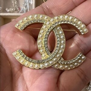 Elegant Gold and Pearl Designer Brooch